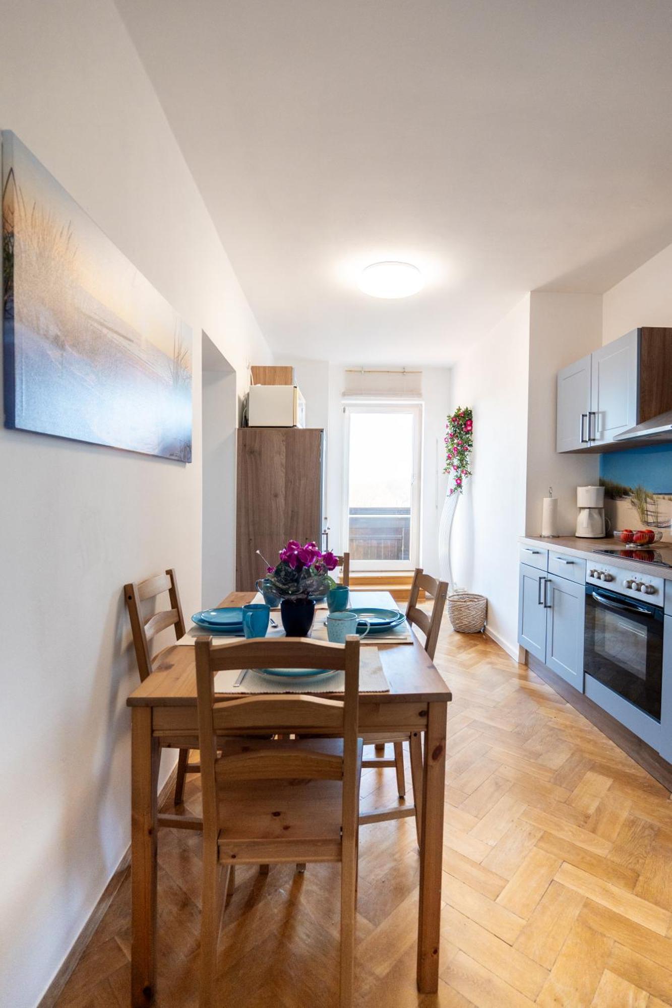 Doppelhaus- Villa Leipzig Schleussig , Moderner Altbau Apartment Dachetage Mit 2 Schlafzimmern Und Separatem Zusatzzimmer , Parkplatz - Balkon - Kamin - Eicheparkett - Arbeitsplatz Zewnętrze zdjęcie