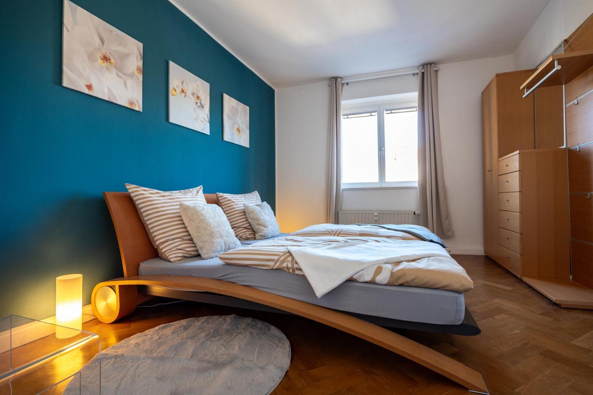 Doppelhaus- Villa Leipzig Schleussig , Moderner Altbau Apartment Dachetage Mit 2 Schlafzimmern Und Separatem Zusatzzimmer , Parkplatz - Balkon - Kamin - Eicheparkett - Arbeitsplatz Zewnętrze zdjęcie