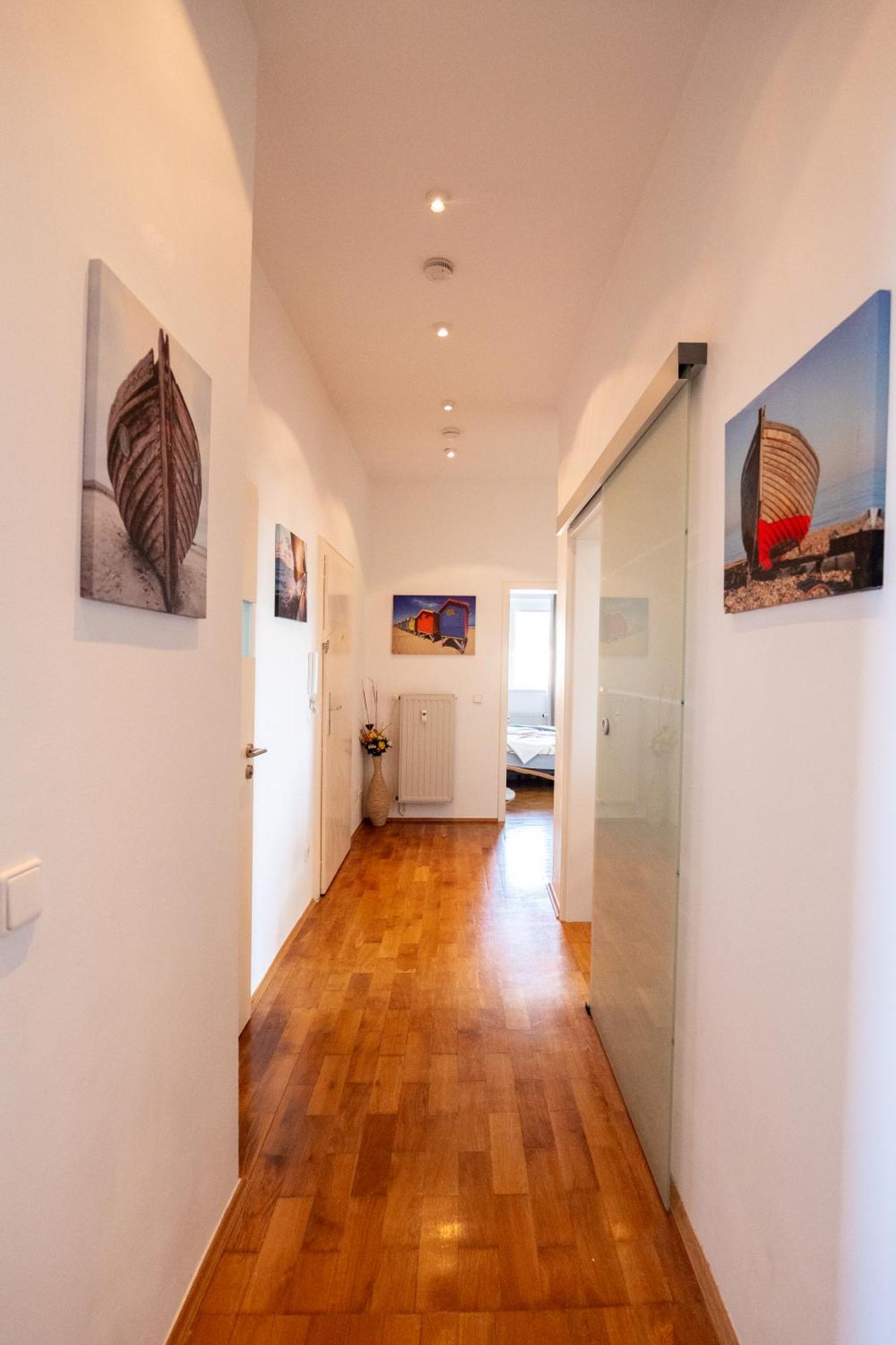Doppelhaus- Villa Leipzig Schleussig , Moderner Altbau Apartment Dachetage Mit 2 Schlafzimmern Und Separatem Zusatzzimmer , Parkplatz - Balkon - Kamin - Eicheparkett - Arbeitsplatz Zewnętrze zdjęcie