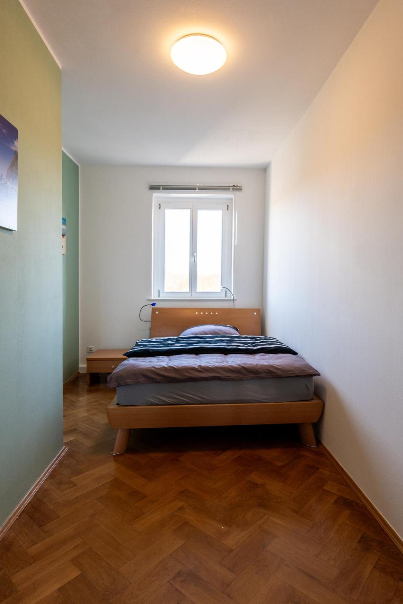 Doppelhaus- Villa Leipzig Schleussig , Moderner Altbau Apartment Dachetage Mit 2 Schlafzimmern Und Separatem Zusatzzimmer , Parkplatz - Balkon - Kamin - Eicheparkett - Arbeitsplatz Zewnętrze zdjęcie