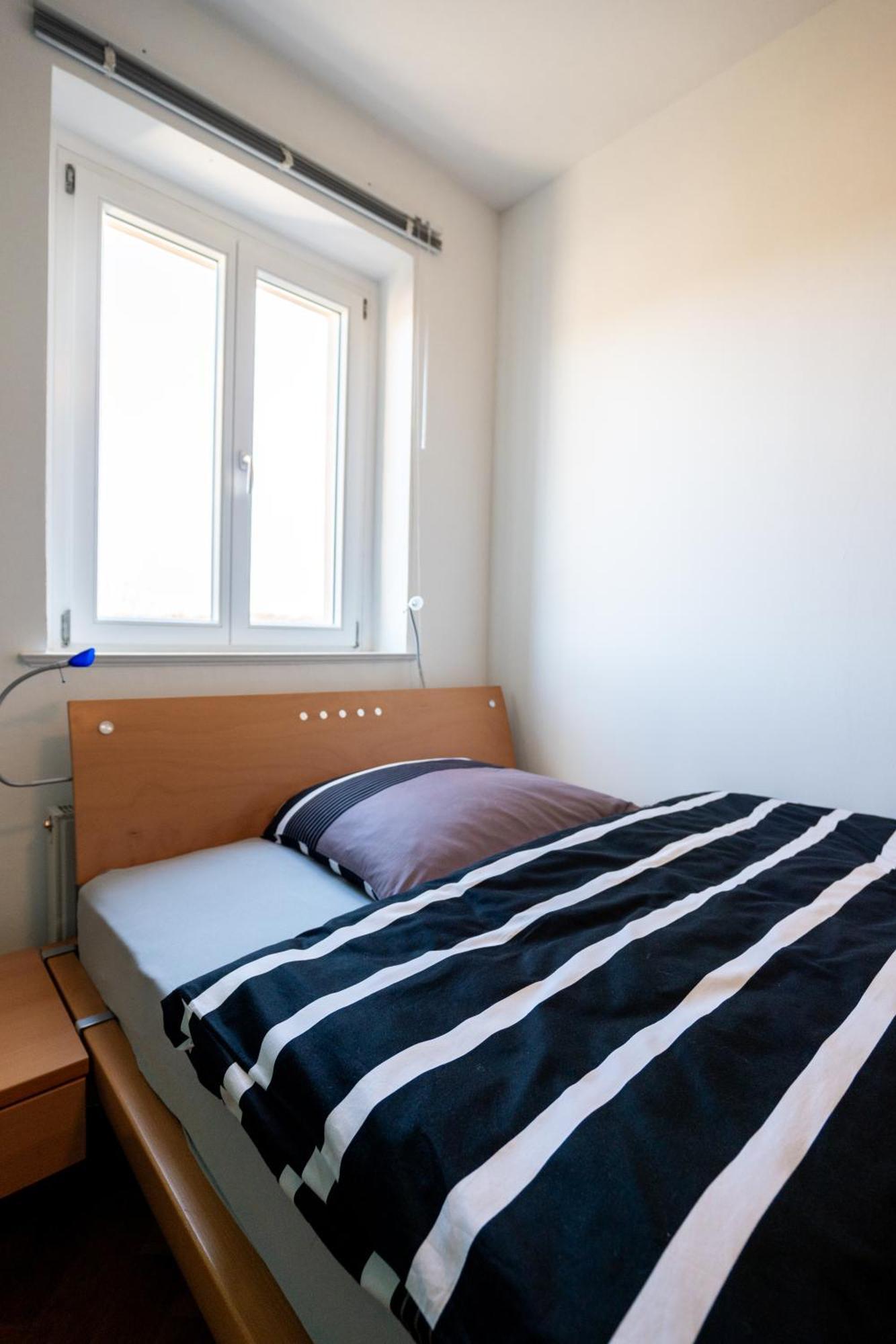 Doppelhaus- Villa Leipzig Schleussig , Moderner Altbau Apartment Dachetage Mit 2 Schlafzimmern Und Separatem Zusatzzimmer , Parkplatz - Balkon - Kamin - Eicheparkett - Arbeitsplatz Zewnętrze zdjęcie
